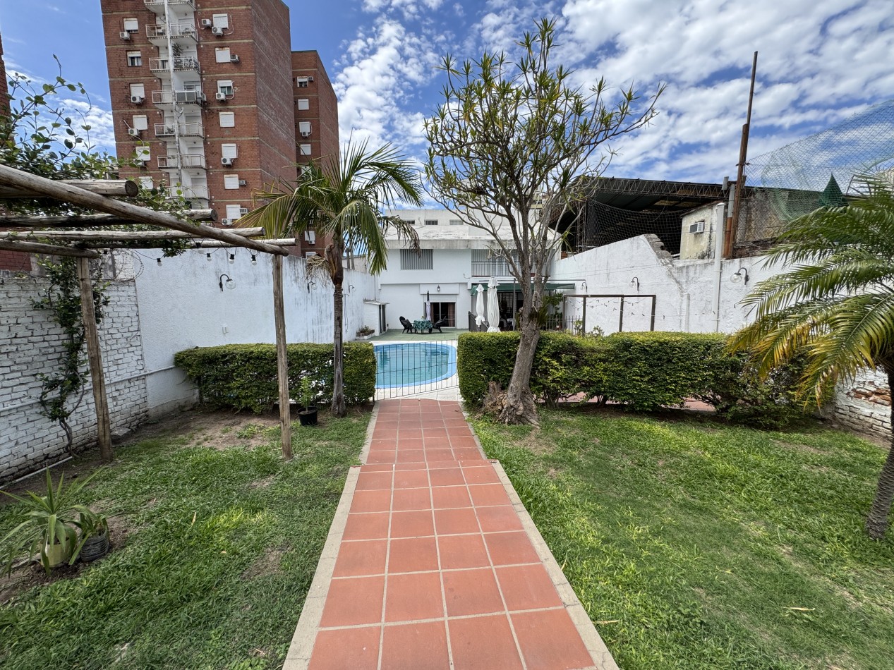 VENTA - Casa 4 dormitorios centrica