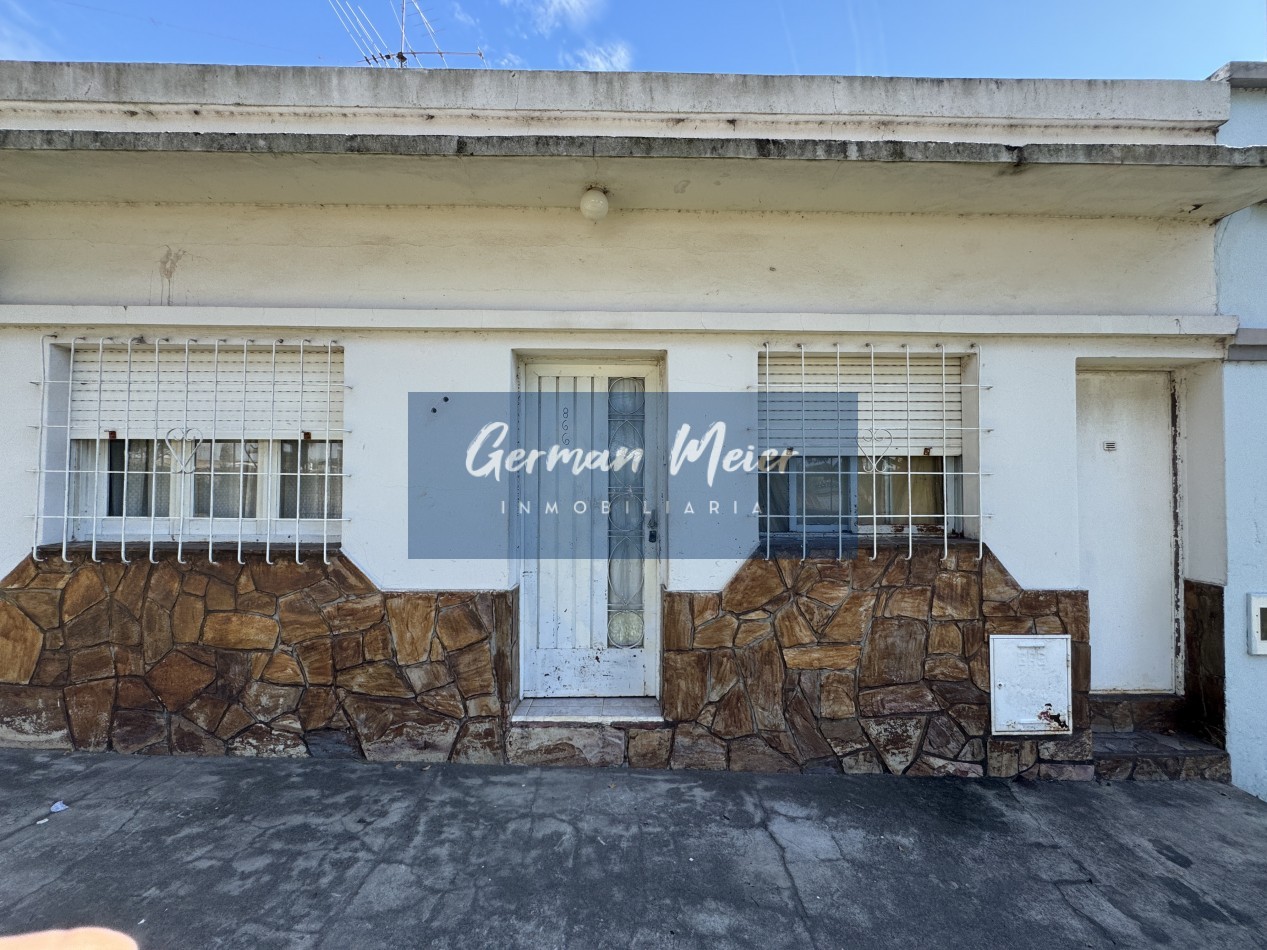 SE VENDE CASA A MEDIA CUADRA DE AV. ALMAFUERTE