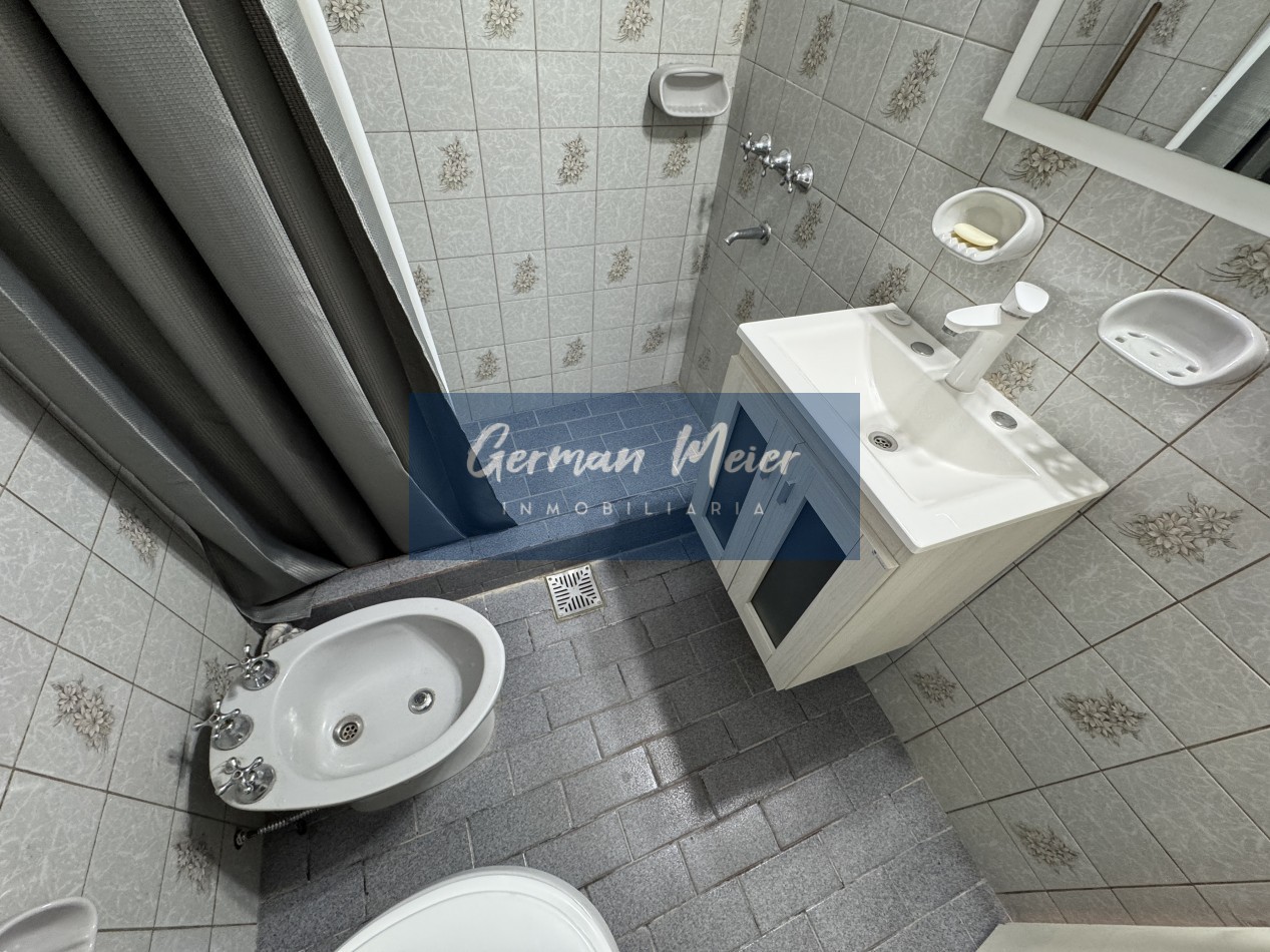 VENDO INMUEBLE ZONA DON BOSCO Y DIAZ VELEZ (DOS CASAS EN UNA)