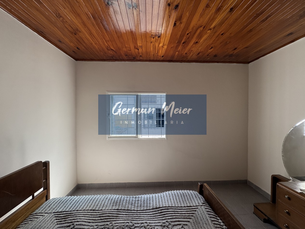 VENDO INMUEBLE ZONA DON BOSCO Y DIAZ VELEZ (DOS CASAS EN UNA)