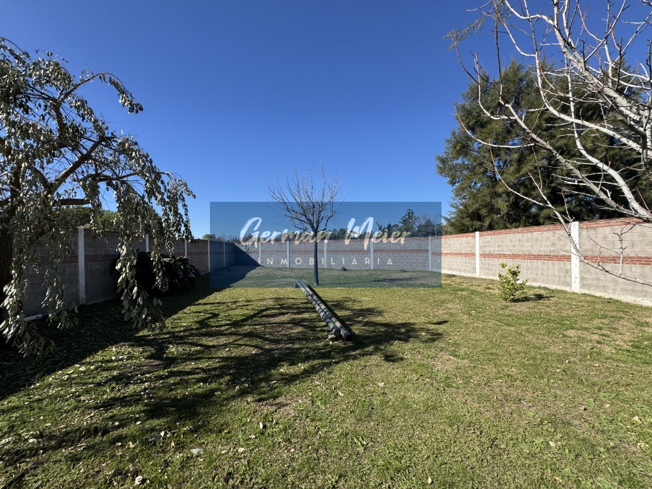 SE VENDE CASA CON AMPLIO TERRENO