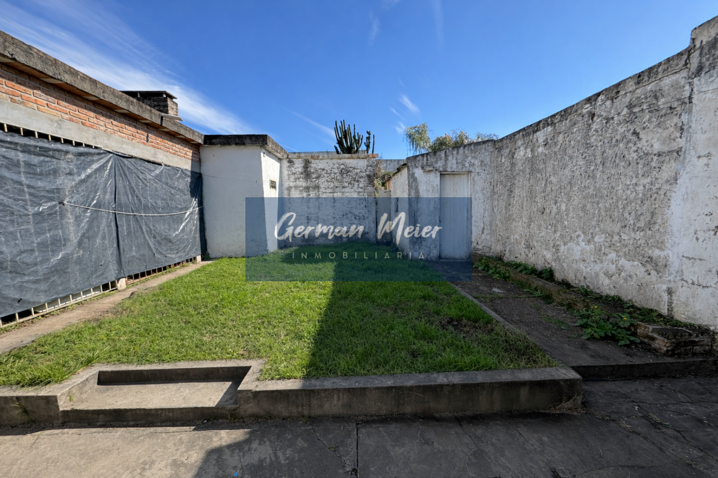 SE VENDE CASA A MEDIA CUADRA DE AV. ALMAFUERTE