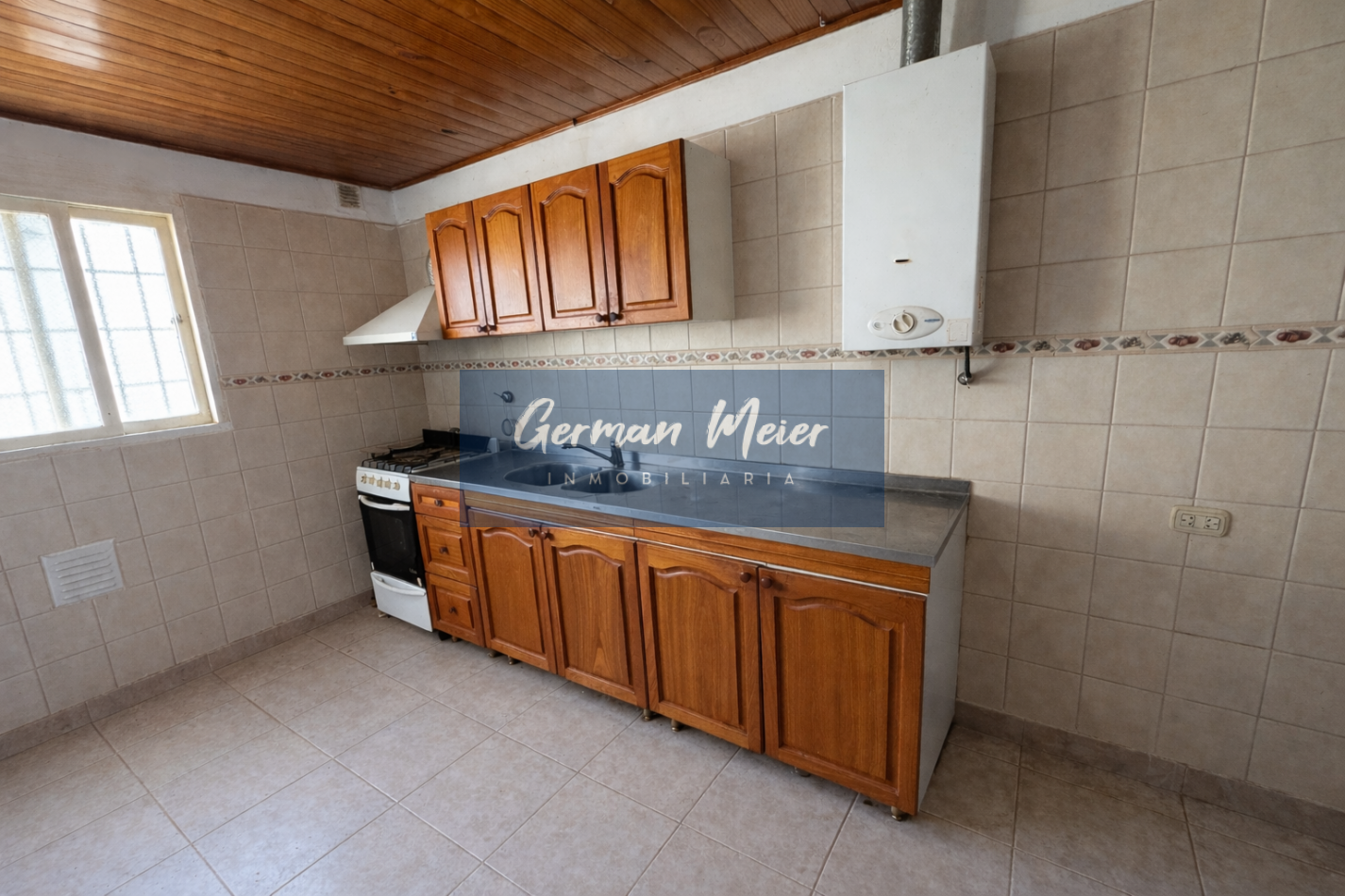 SE VENDE CASA A MEDIA CUADRA DE AV. ALMAFUERTE