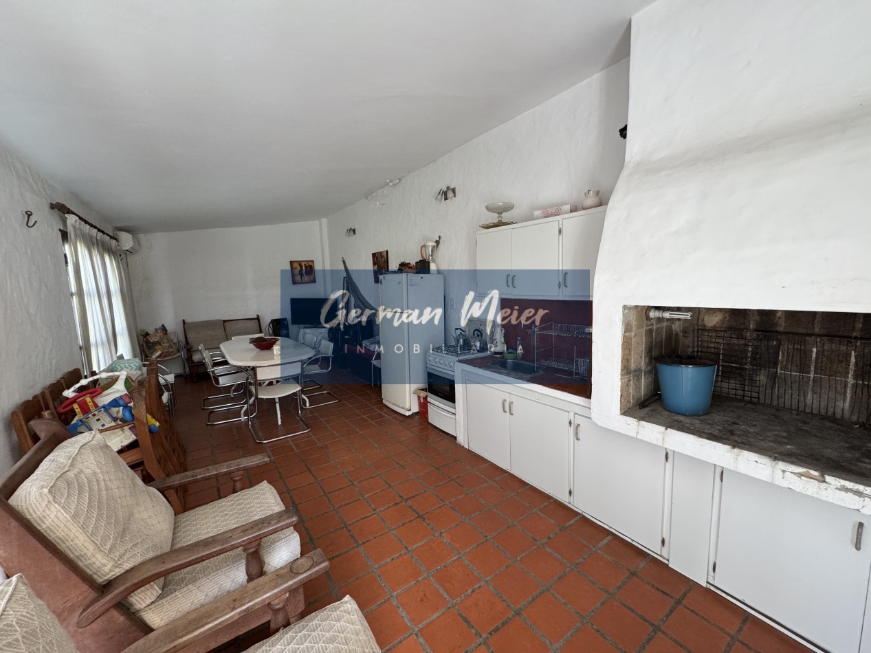 VENDO CASA CENTRICA - Zona La Rioja y Uruguay 