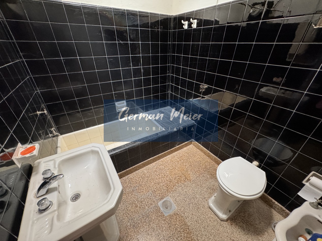 VENDO CASA CENTRICA EN PARANA - DOS CASAS EN UNA CON COCHERA