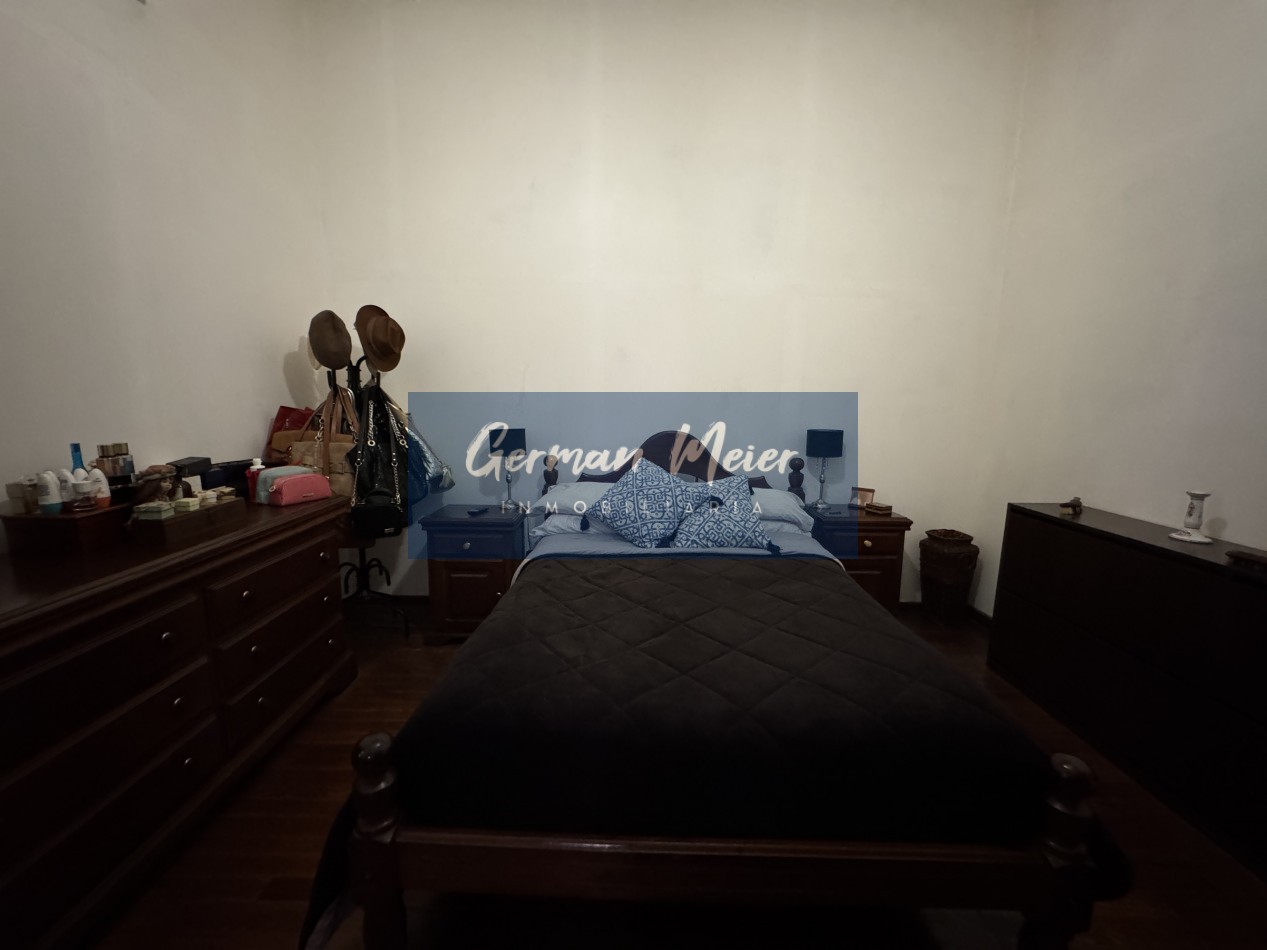 VENDO CASA CENTRICA - Zona La Rioja y Uruguay 