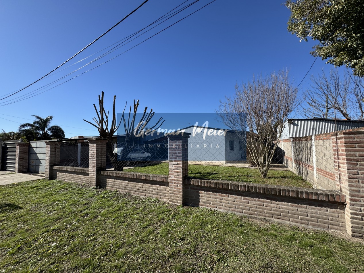 SE VENDE CASA CON AMPLIO TERRENO