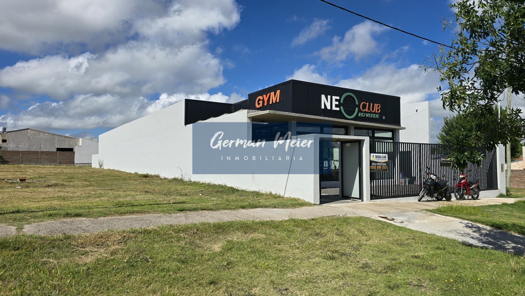 SE ALQUILA GRAN SALON COMERCIAL EN ORO VERDE CALLE LOS CHAÑARES Y LOS TORDOS