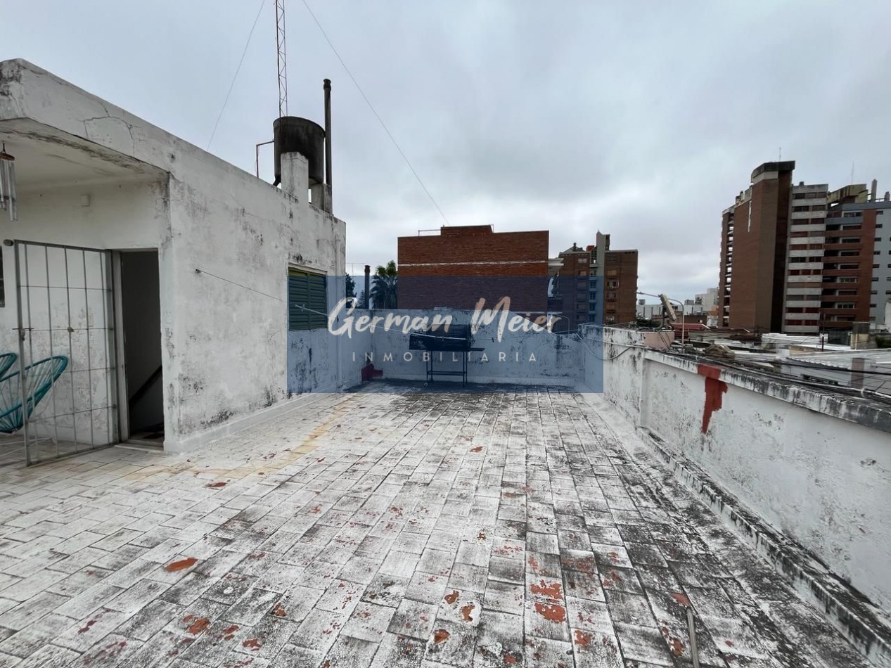 EN VENTA PROPIEDAD CENTRICA EN PLANTA ALTA CON LOCAL COMERCIAL
