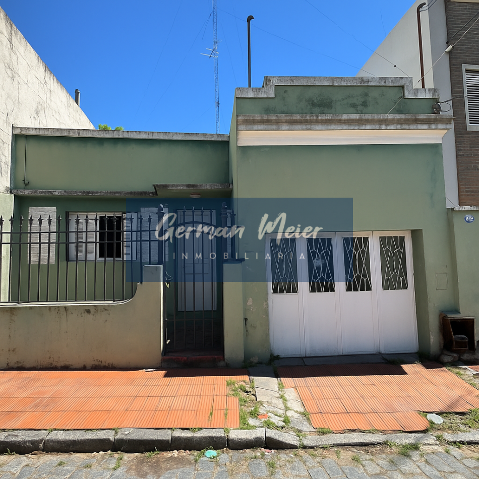 VENDO CASA CENTRICA EN PARANA - DOS CASAS EN UNA CON COCHERA