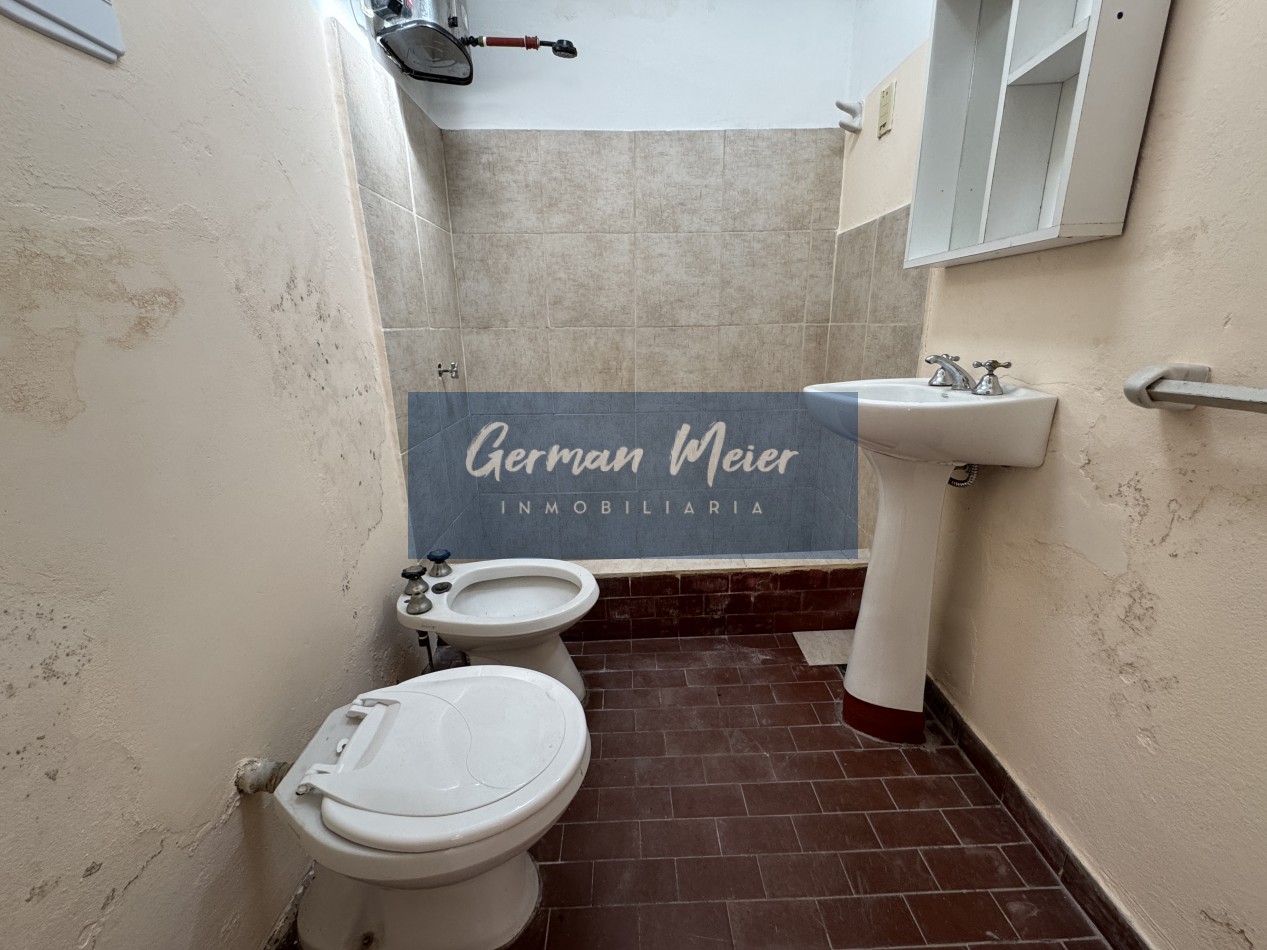 VENDO INMUEBLE ZONA DON BOSCO Y DIAZ VELEZ (DOS CASAS EN UNA)