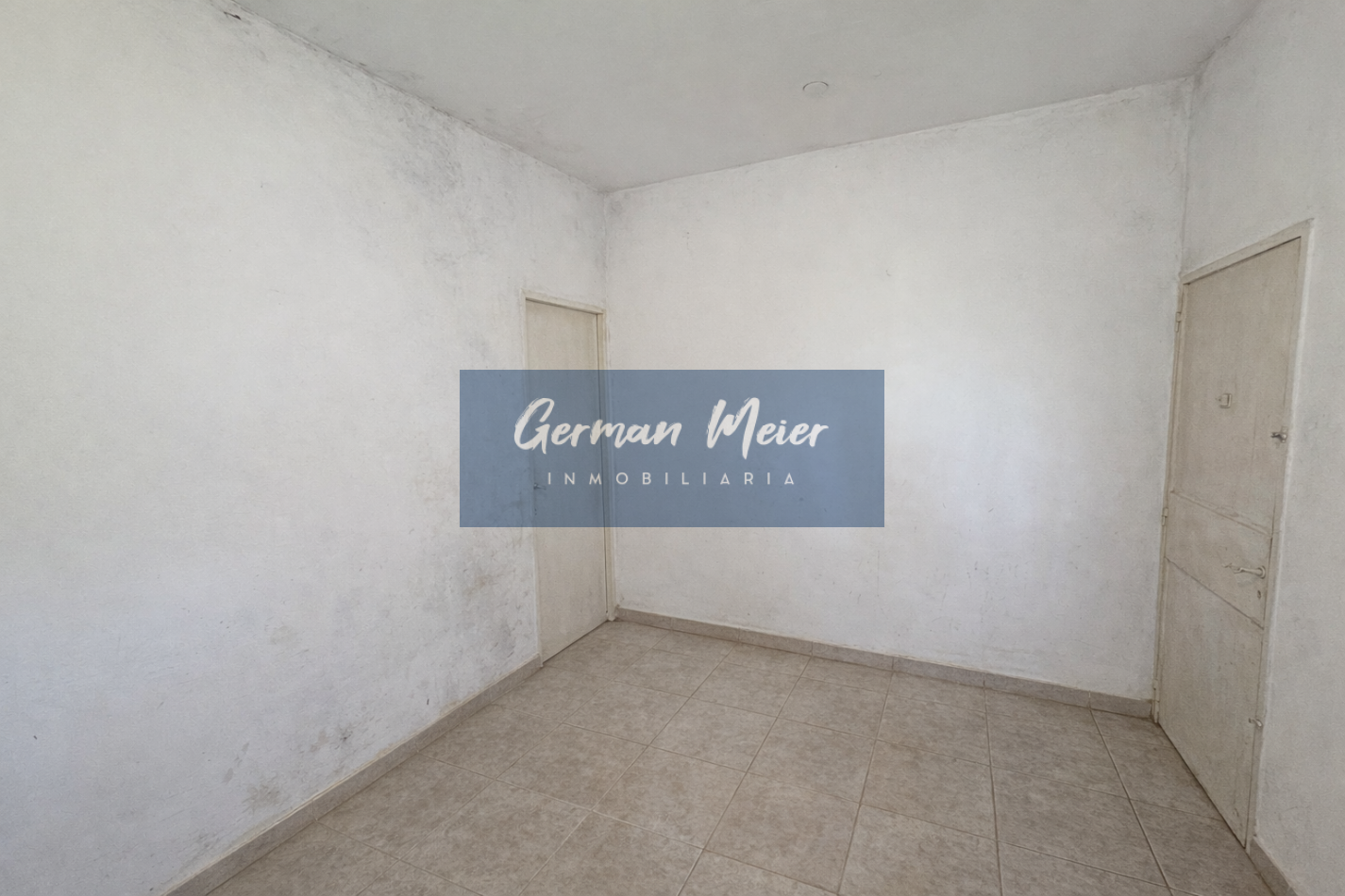 SE VENDE CASA A MEDIA CUADRA DE AV. ALMAFUERTE