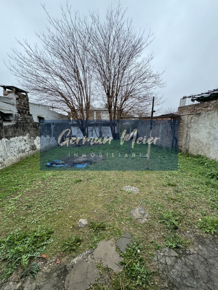 EN VENTA CASA A ACONDICIONAR ZONA AV. DON BOSCO Y RONDEAU