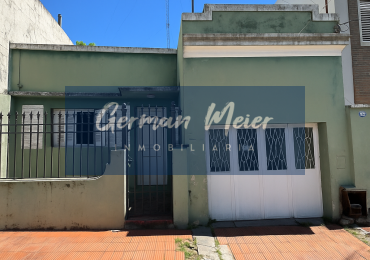 VENDO CASA CENTRICA EN PARANA - DOS CASAS EN UNA CON COCHERA